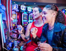Giao diện phòng Bingo ea88 trên điện thoại – bảng số tự động đánh dấu khi số được bốc